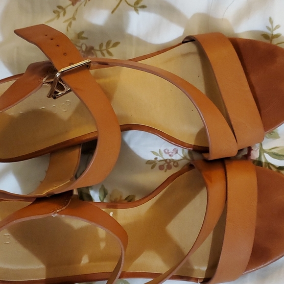 Sandals - Picture 3 of 4